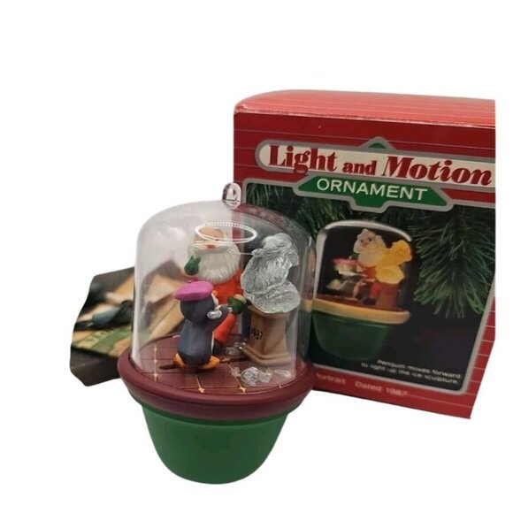 Vintage 1987 Hallmark Keepsake Perfect Portrait Santa Light‎ & Motion Ornament - Picture 1 of 4